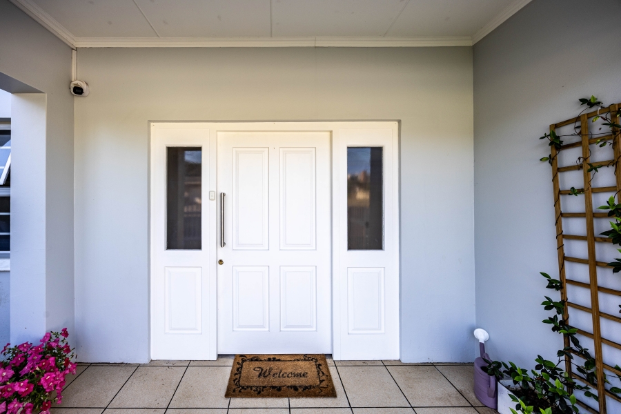 To Let 4 Bedroom Property for Rent in Kidds Beach Eastern Cape